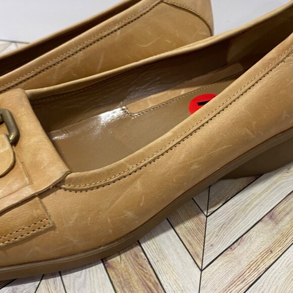VIA SPIGA • Size 10 • Tan Leather Loafer Pumps w/ Kiltie Fringe & Buckle NWOT - Picture 2 of 8